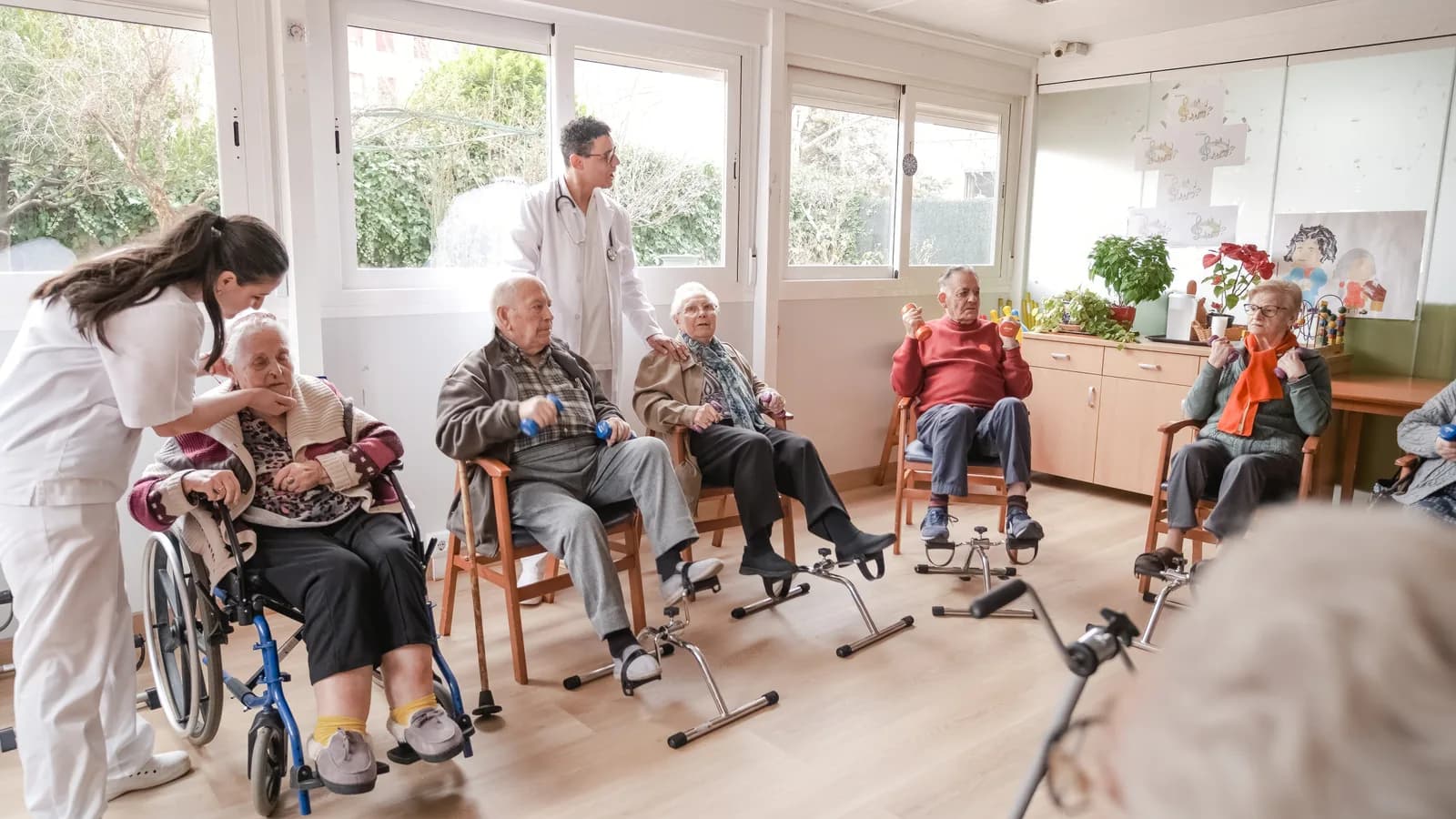 Osteoporoza la vârstnici: ce trebuie să știe familia despre prevenire și îngrijire